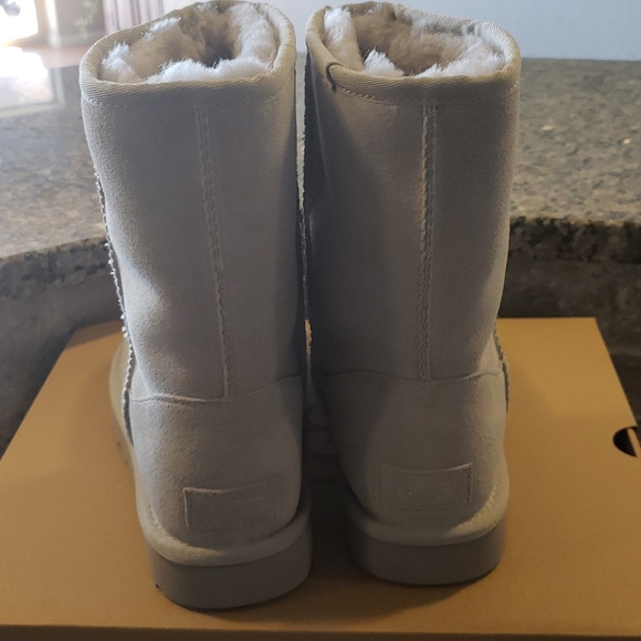 UGGs - Picture 2 of 5